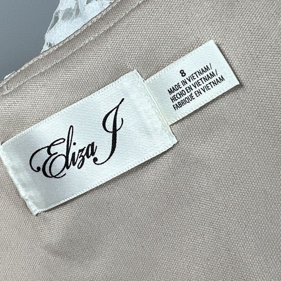 Eliza J Ivory Cream Lace Overlay Sheath Dress Size 8 Bell Sleeves - Picture 9 of 14